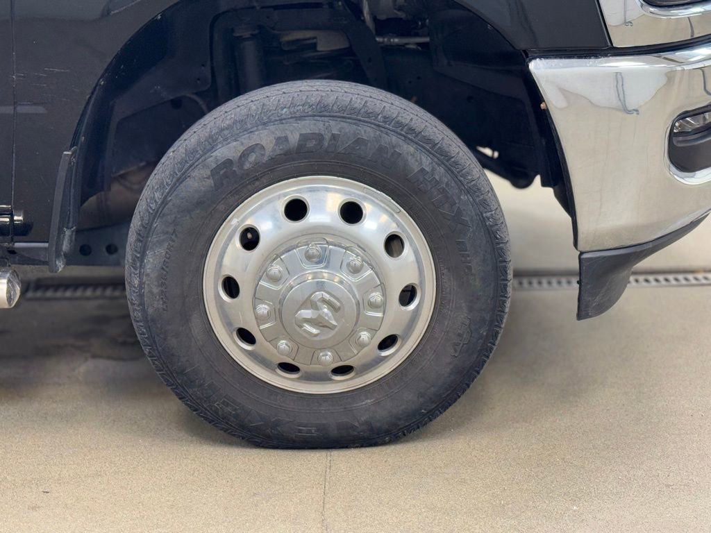 Used 2025 RAM 3500 Tradesman w/ Chrome Appearance Group image 4