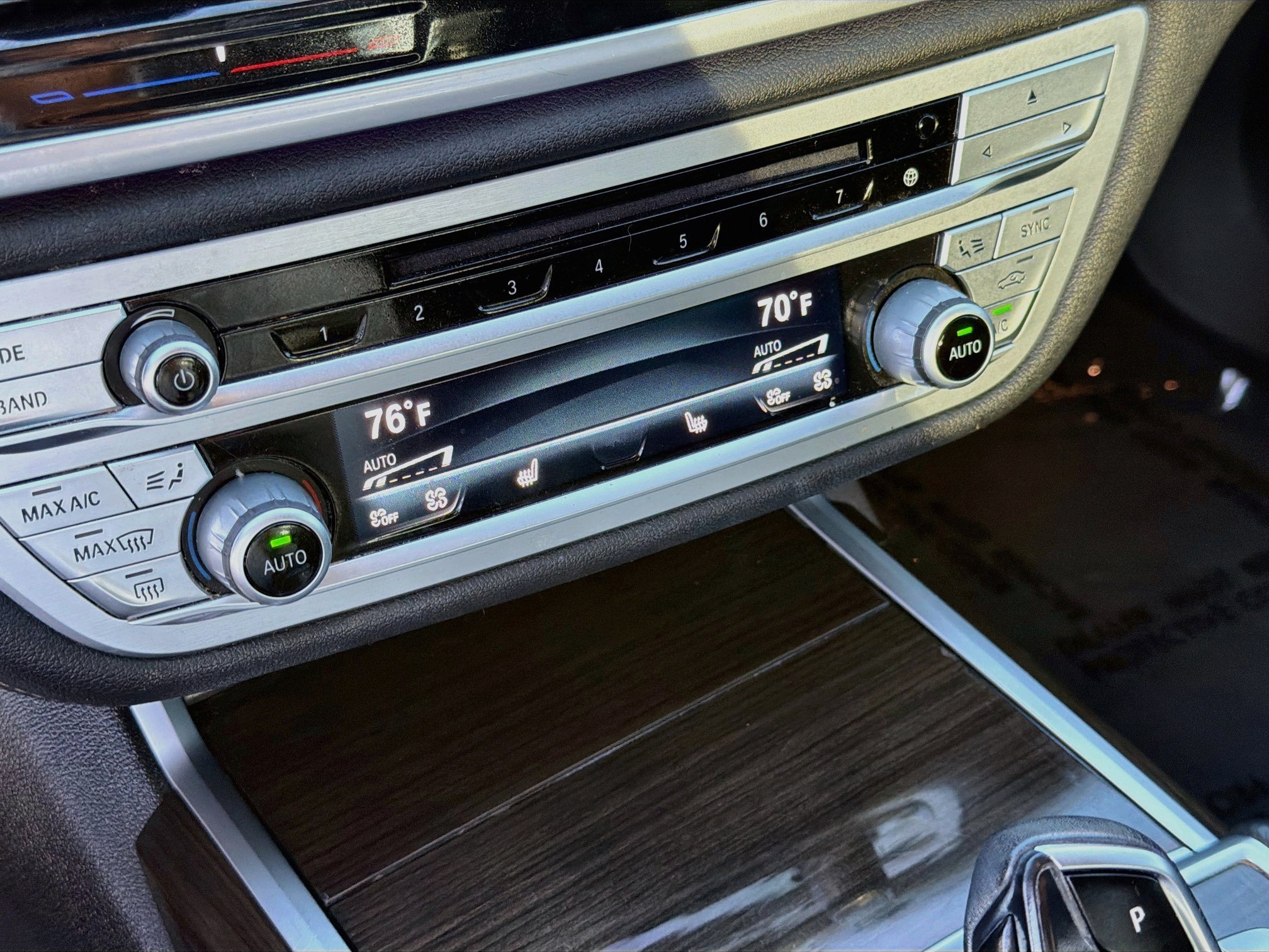 Used 2020 BMW 740i w/ Cold Weather Package RWD image 34