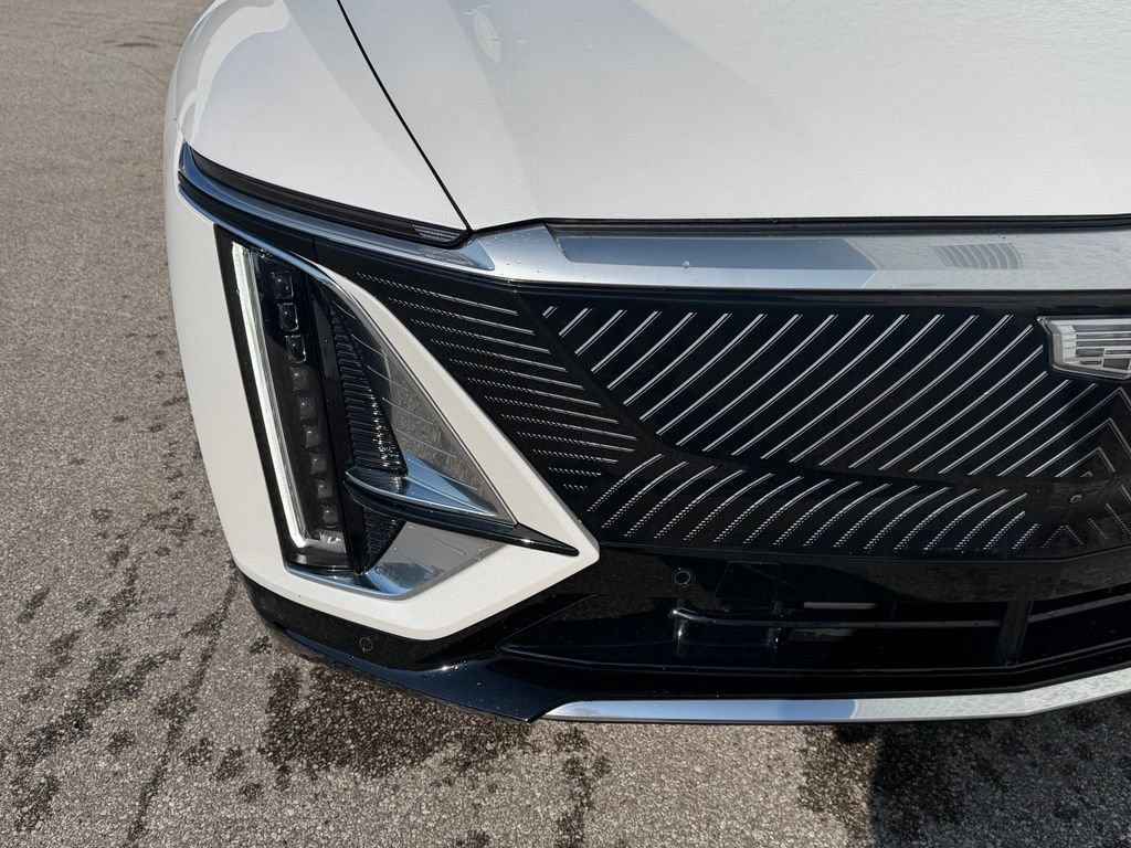 Used 2024 Cadillac Lyriq Luxury AWD/4WD image 5