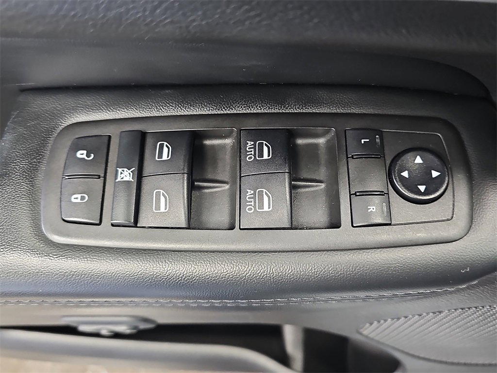 Used 2021 Jeep Grand Cherokee Limited w/ Sun & Sound Group image 27