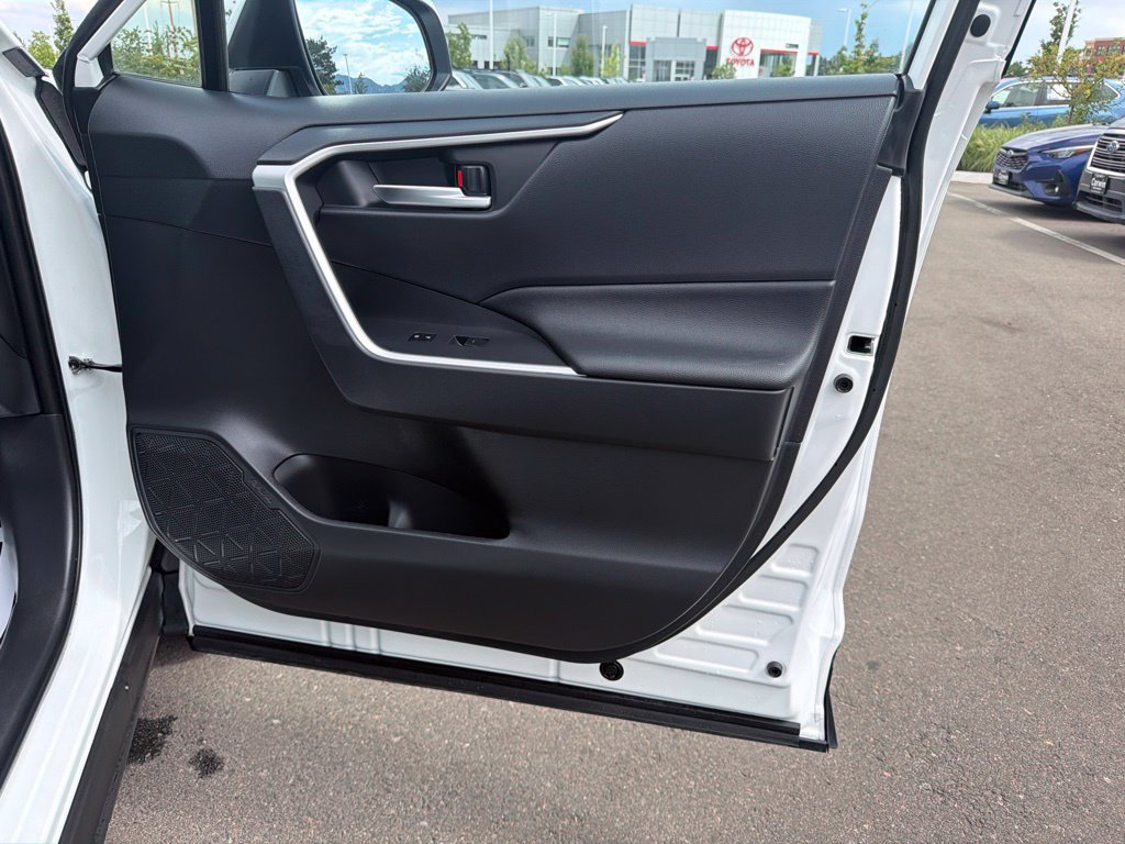 Used 2025 Toyota RAV4 SE AWD/4WD image 8