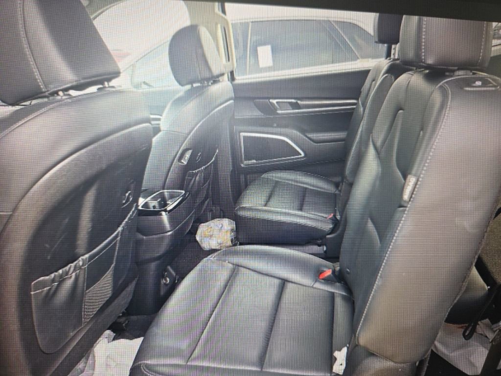 Used 2025 Kia Telluride S image 12