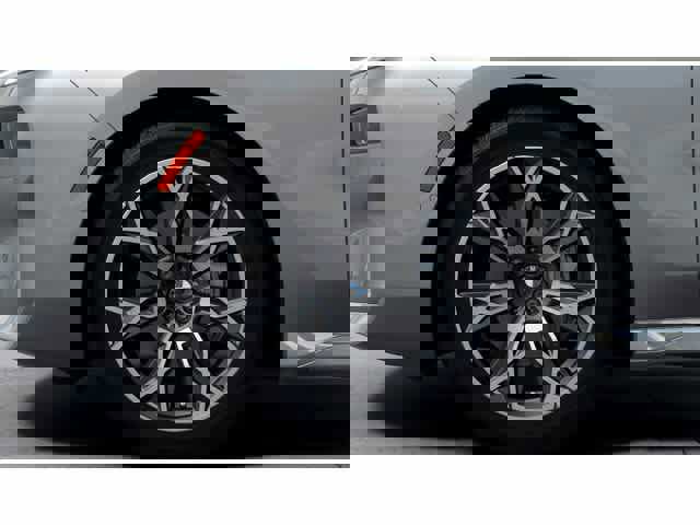 Used 2025 BMW i7 eDrive50 image 12