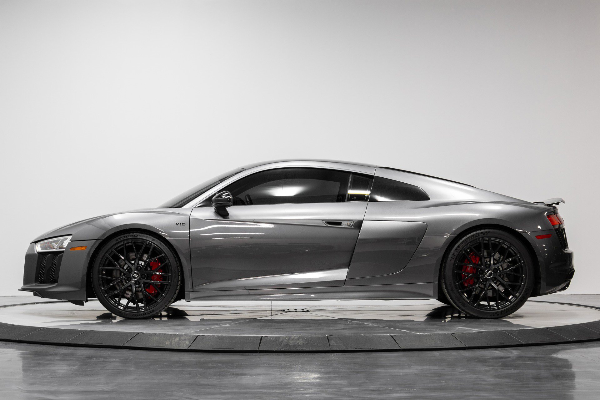Used 2018 Audi R8 V10 w/ Premium Package image 25