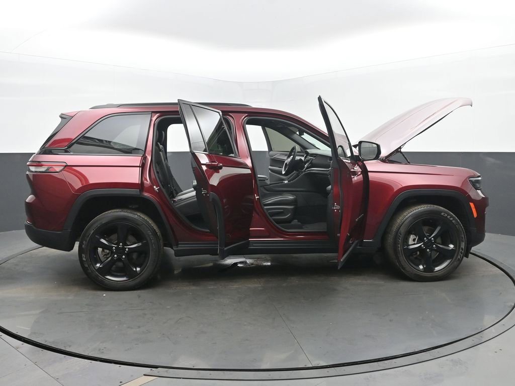 Used 2023 Jeep Grand Cherokee Altitude image 57