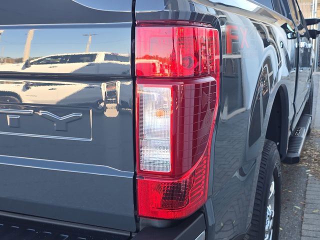 Used 2021 Ford F250 Lariat w/ Chrome Package image 8