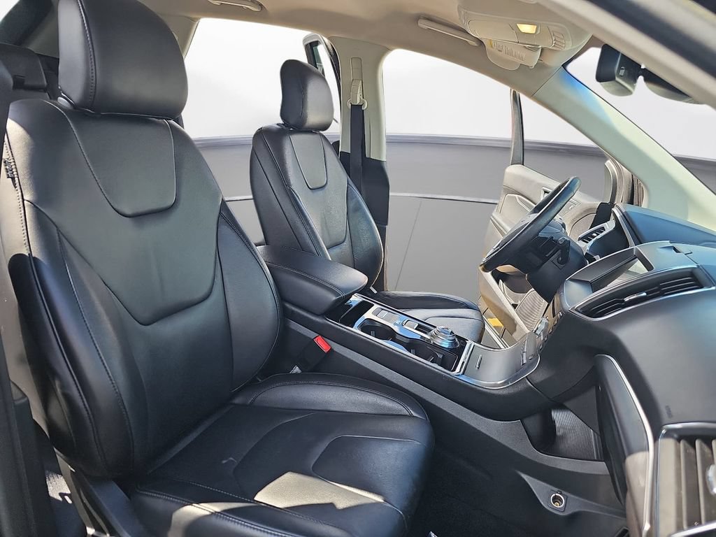 Used 2019 Ford Edge Titanium AWD/4WD image 10