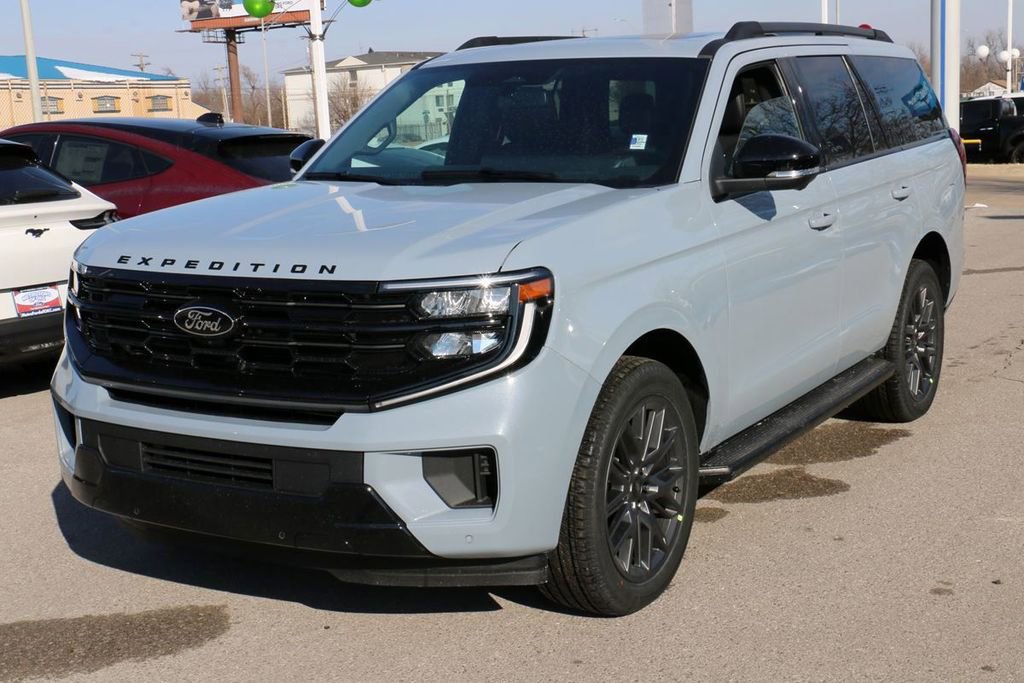 New 2026 Ford Expedition Platinum w/ Stealth Appearance Package AWD/4WD image 2