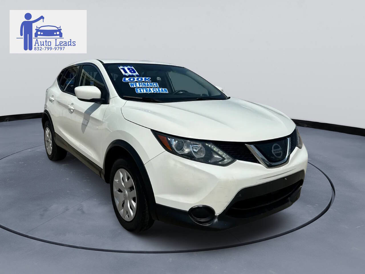 Used 2019 Nissan Rogue Sport S image 2
