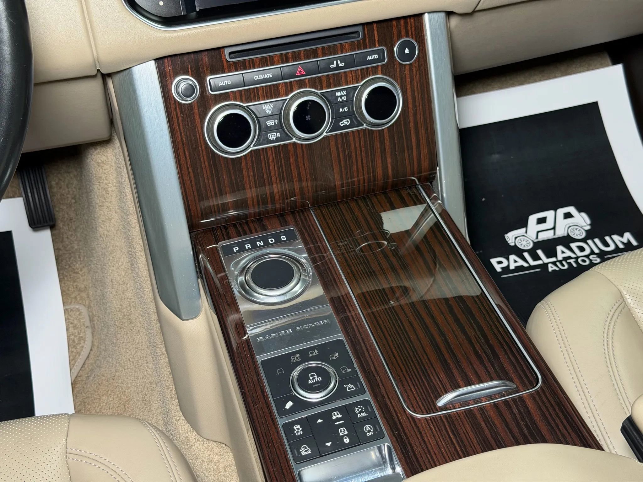 Used 2016 Land Rover Range Rover HSE image 34