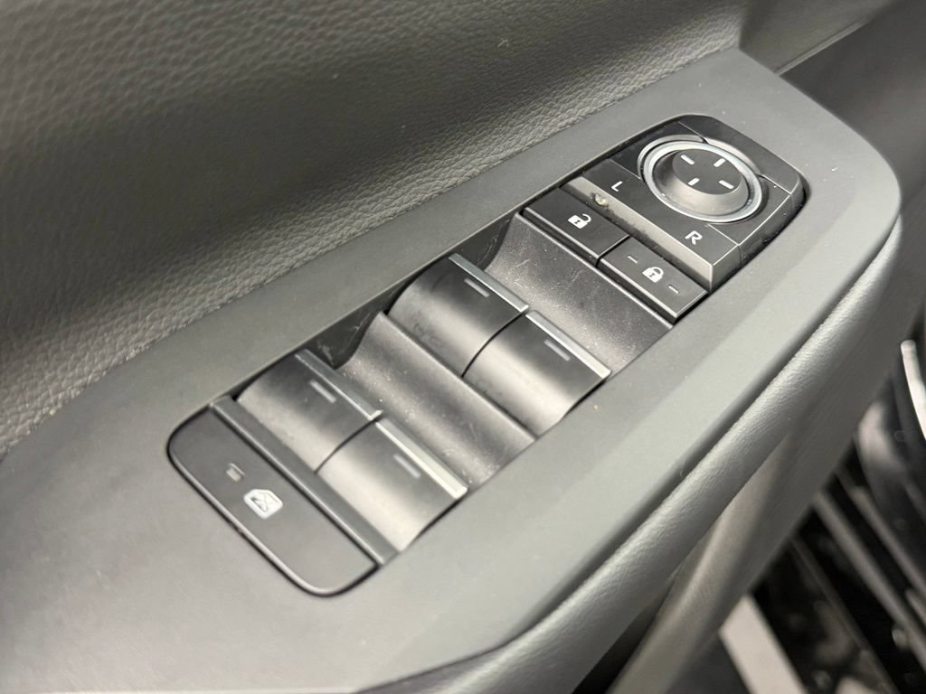 Used 2025 Toyota Prius Plug-In Hybrid FWD image 20