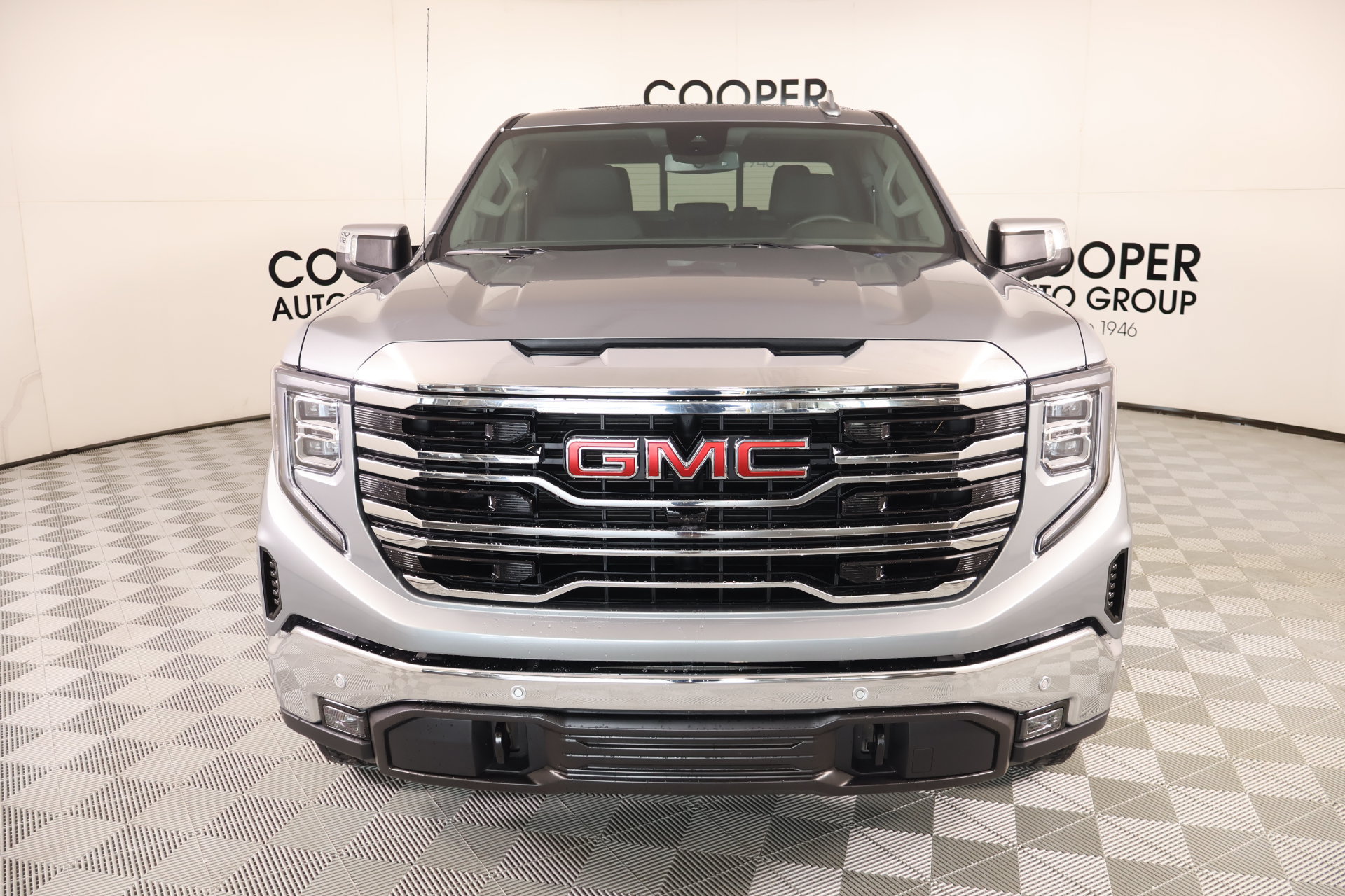 Used 2025 GMC Sierra 1500 SLT w/ SLT Premium Plus Package AWD/4WD image 10