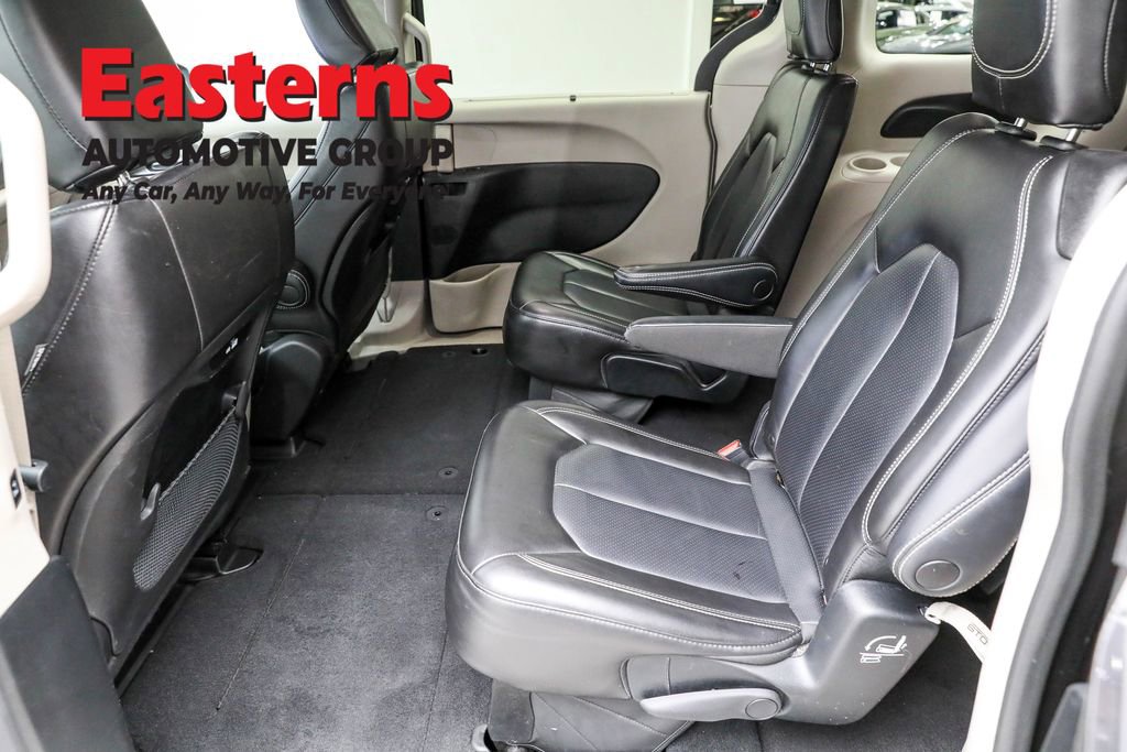 Used 2023 Chrysler Pacifica Touring-L image 22