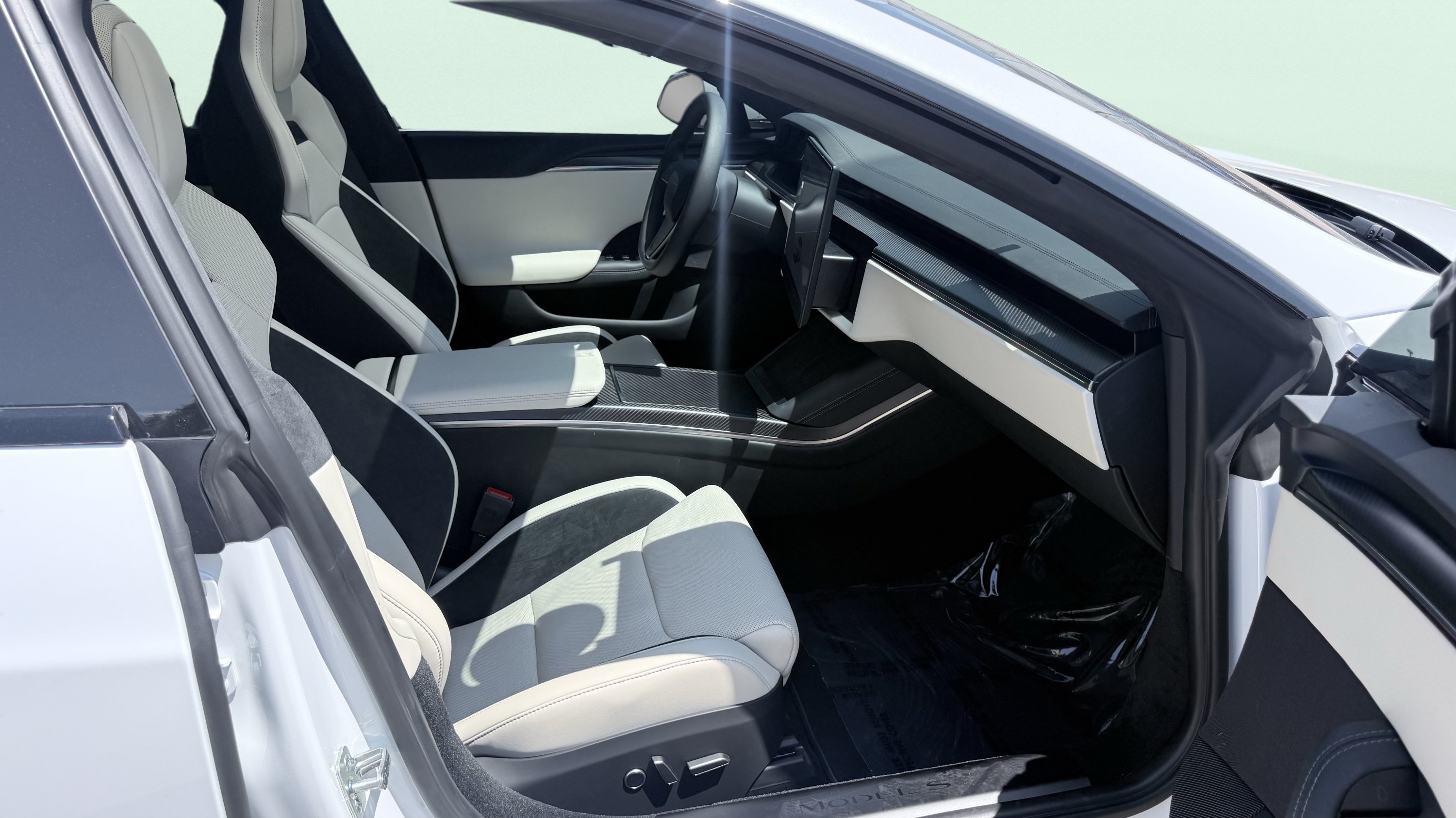Used 2026 Tesla Model S Plaid AWD/4WD image 37