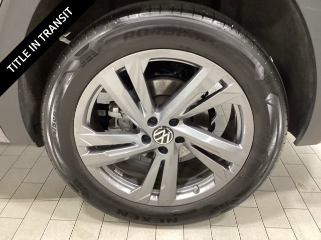 Used 2024 Volkswagen Atlas Cross Sport SEL R-Line AWD/4WD image 23