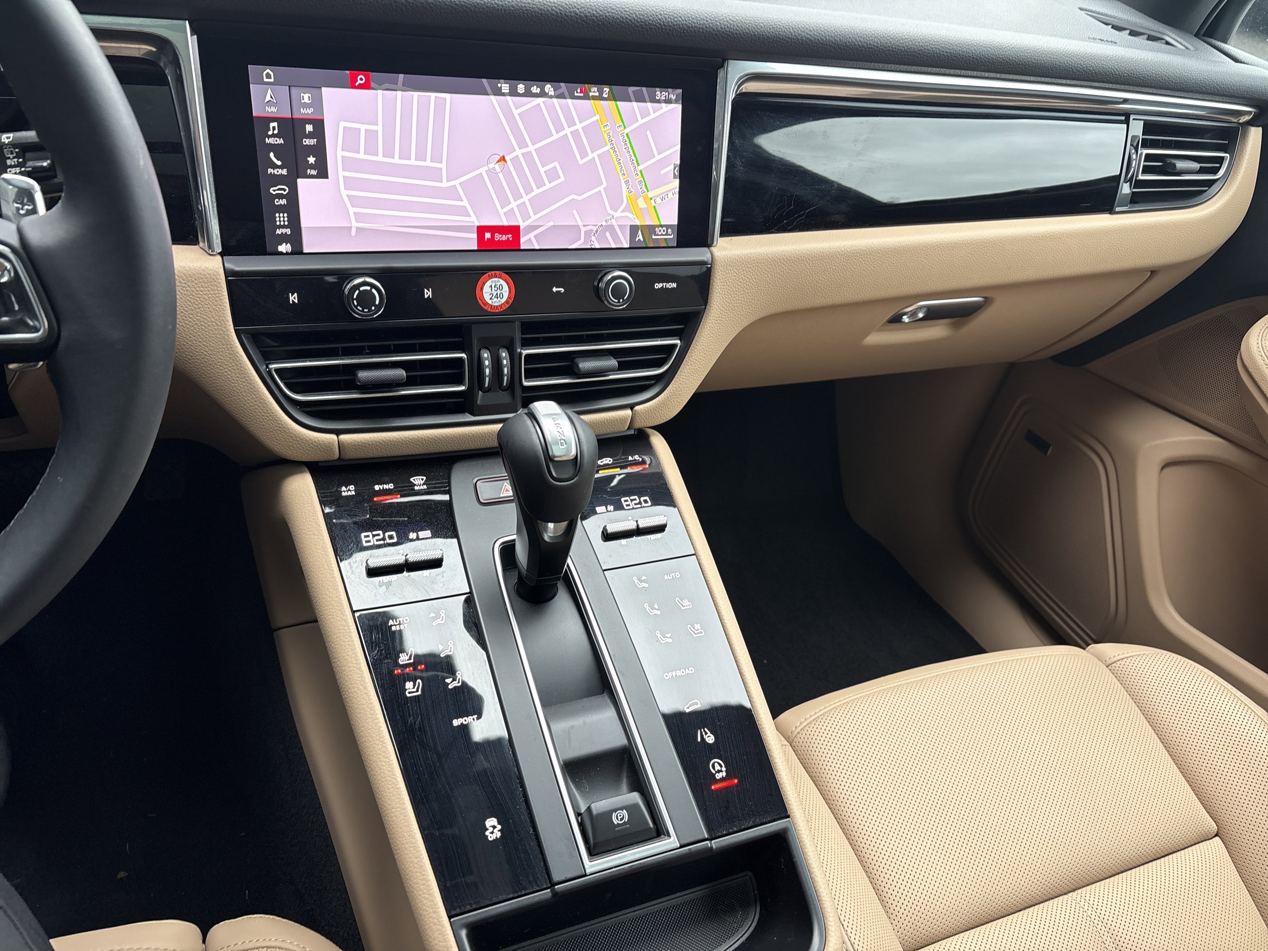 Certified 2025 Porsche Macan image 20