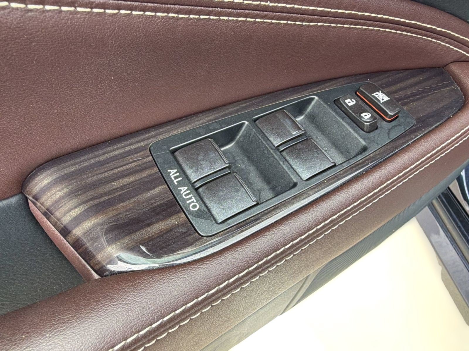 Used 2017 Lexus LS 460 RWD image 25