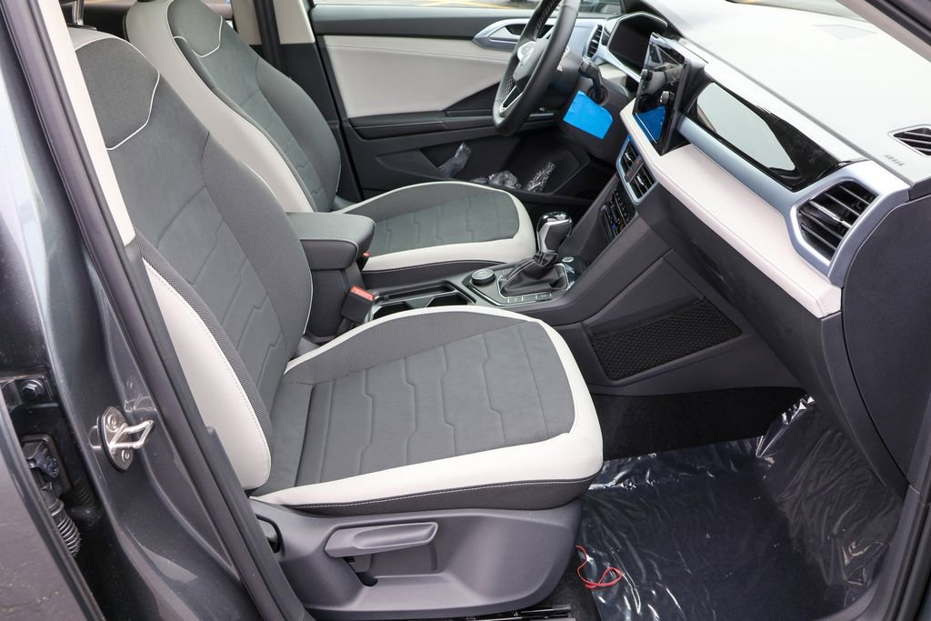 Used 2025 Volkswagen Taos SE image 35