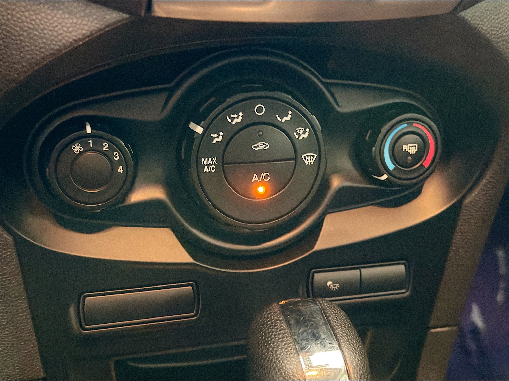 Used 2012 Ford Fiesta SE FWD image 22