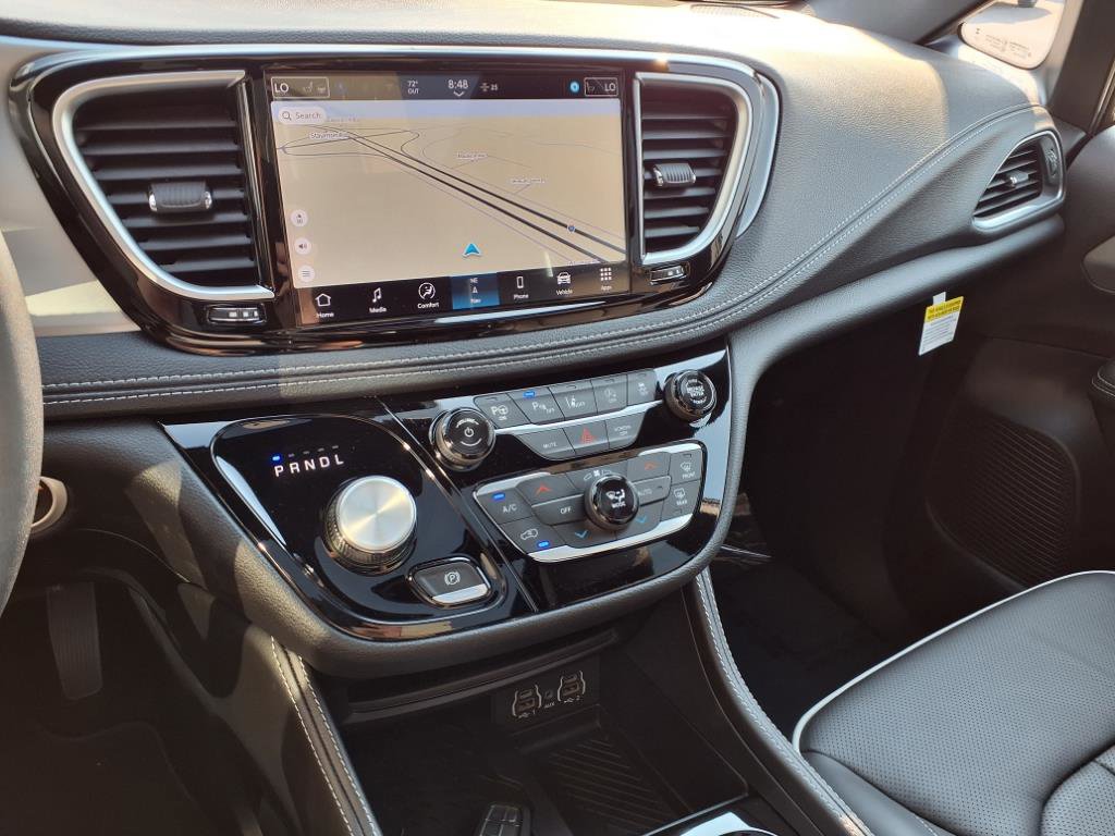 New 2025 Chrysler Pacifica Limited w/ Trailer Tow Group image 6