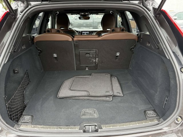 Used 2025 Volvo XC60 B5 Ultra w/ Climate Package AWD/4WD image 10