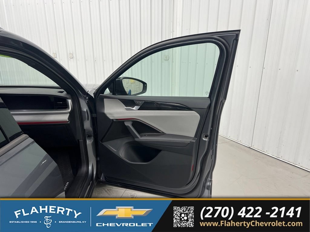 Used 2025 Volkswagen Tiguan SE R-Line AWD/4WD image 14