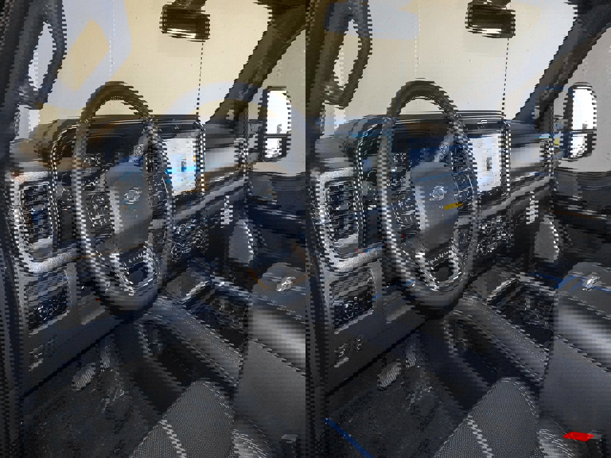 Used 2025 Ford F450 Platinum w/ FX4 Off-Road Package image 23