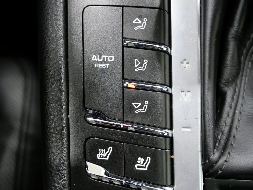 Used 2019 Porsche Macan Base image 21