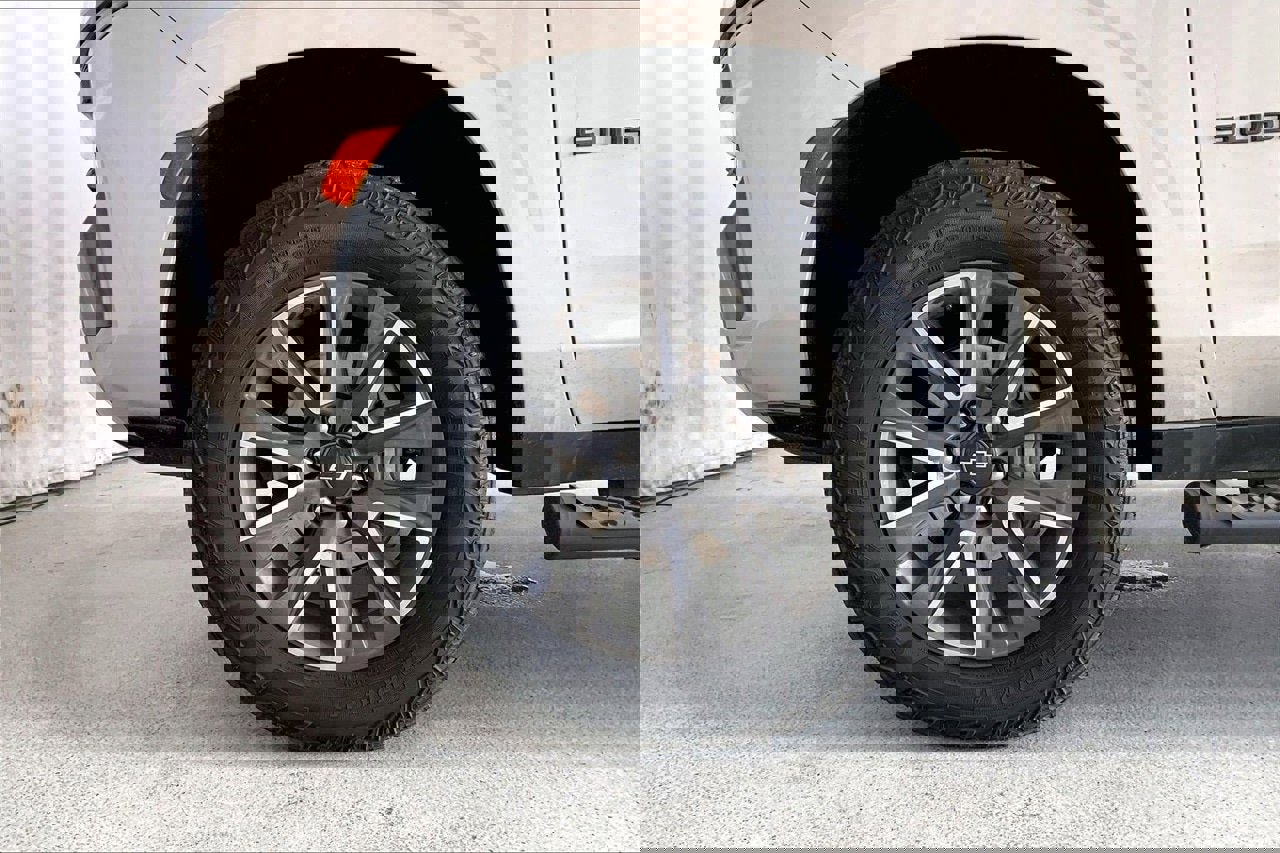 Used 2024 Chevrolet Suburban Z71 w/ Z71 Off-Road Package image 6