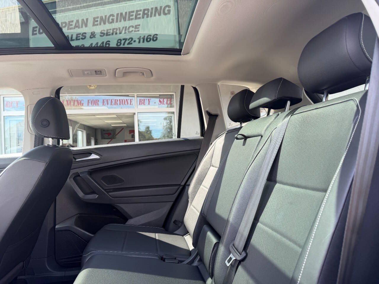 Used 2021 Volkswagen Tiguan SEL AWD/4WD image 25