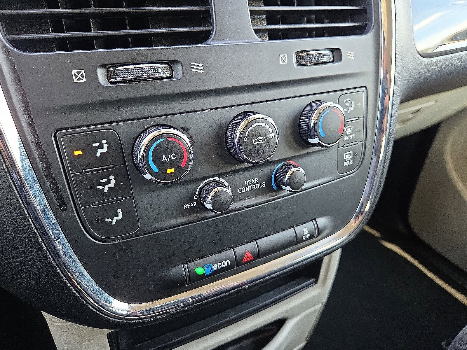 Used 2019 Dodge Grand Caravan SE image 20