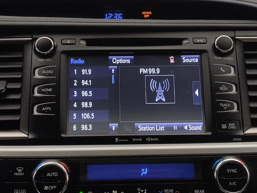 Used 2019 Toyota Highlander XLE FWD image 25