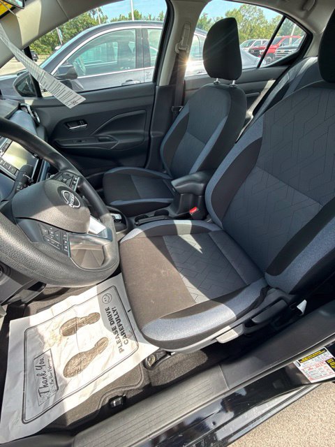 Used 2025 Nissan Versa SV FWD image 12
