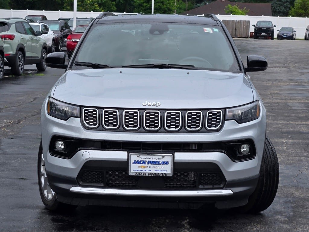 Used 2025 Jeep Compass Limited AWD/4WD image 4