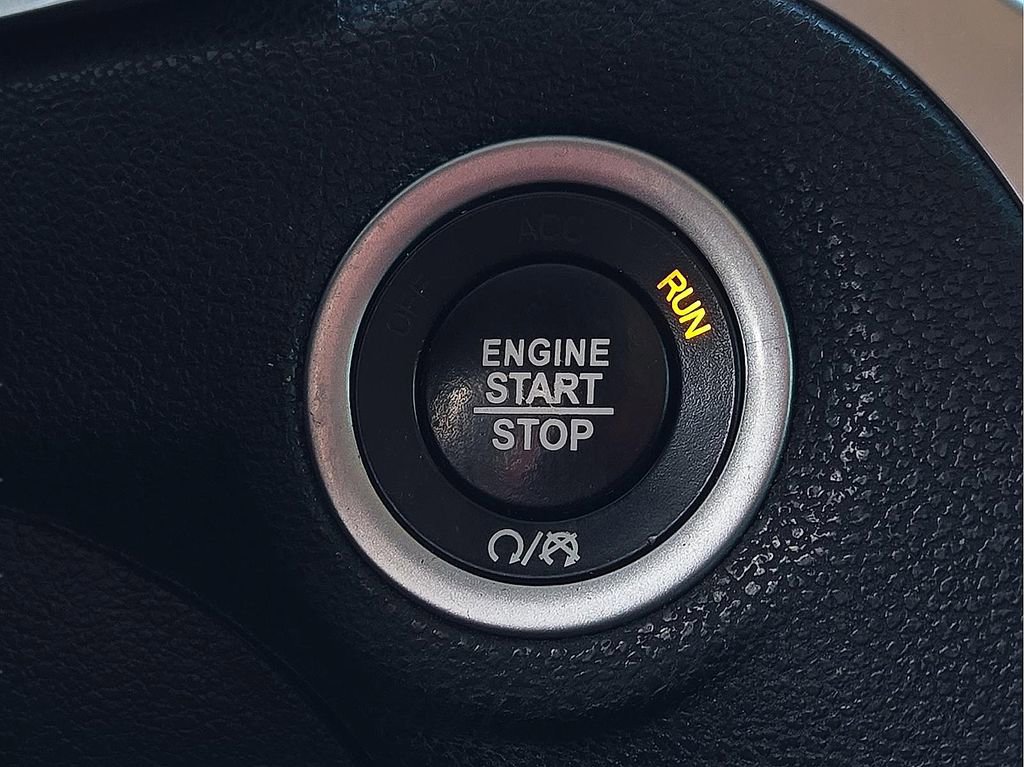 Used 2019 Chrysler 300 Limited image 16