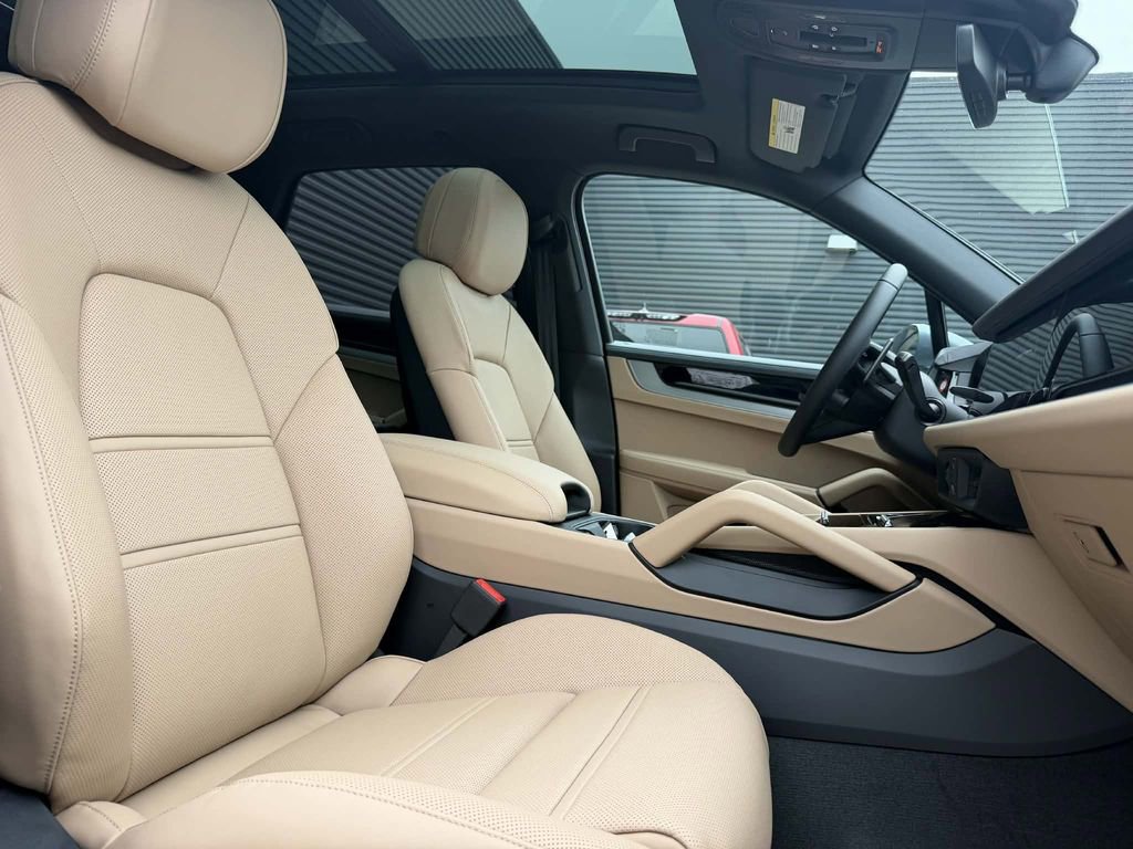 New 2026 Porsche Cayenne E-Hybrid AWD/4WD image 12