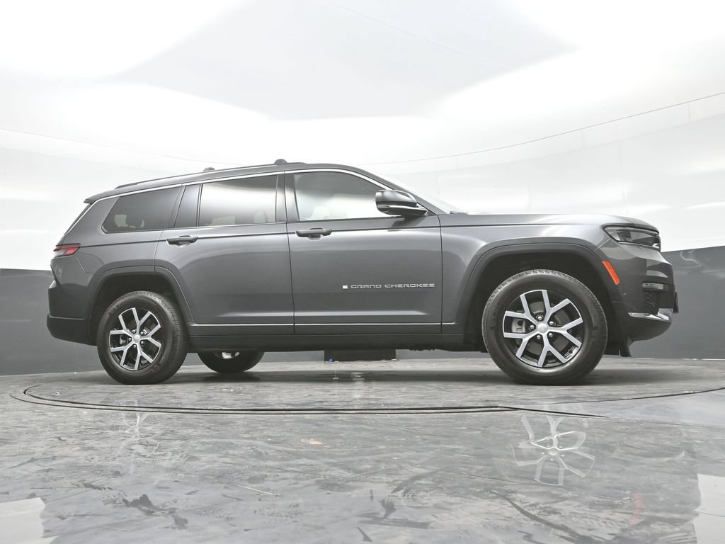 Used 2023 Jeep Grand Cherokee L Limited w/ Luxury Tech Group II AWD/4WD image 28