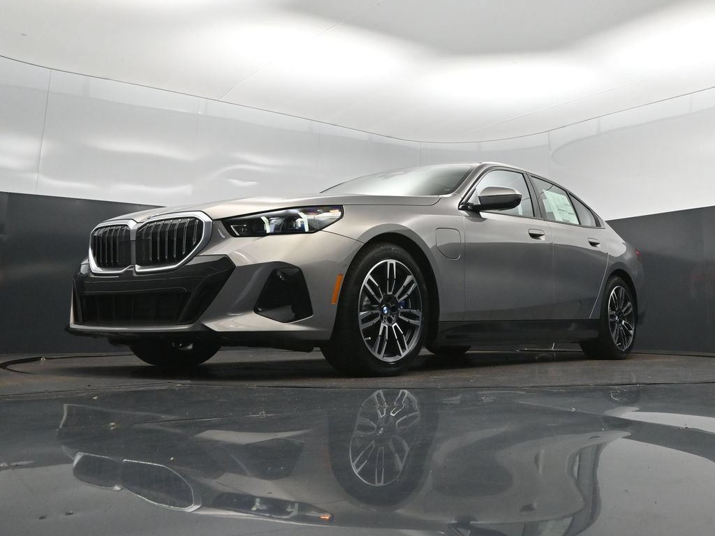 New 2027 BMW 550e xDrive w/ Premium Package AWD/4WD image 38