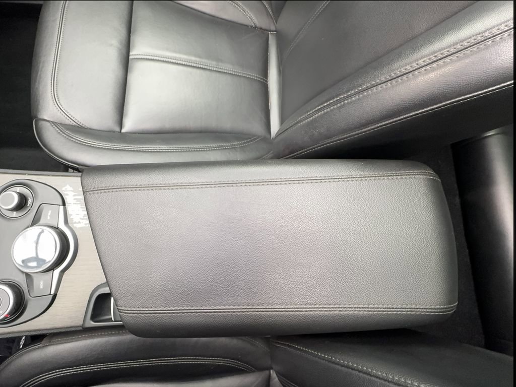 Used 2019 Alfa Romeo Stelvio Ti w/ Nero Edizione image 51