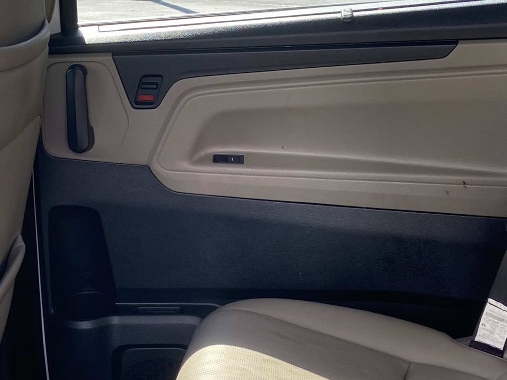 Used 2023 Honda Odyssey Elite image 14
