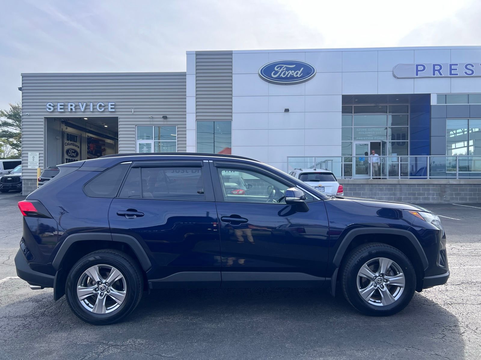 Used 2022 Toyota RAV4 XLE image 8