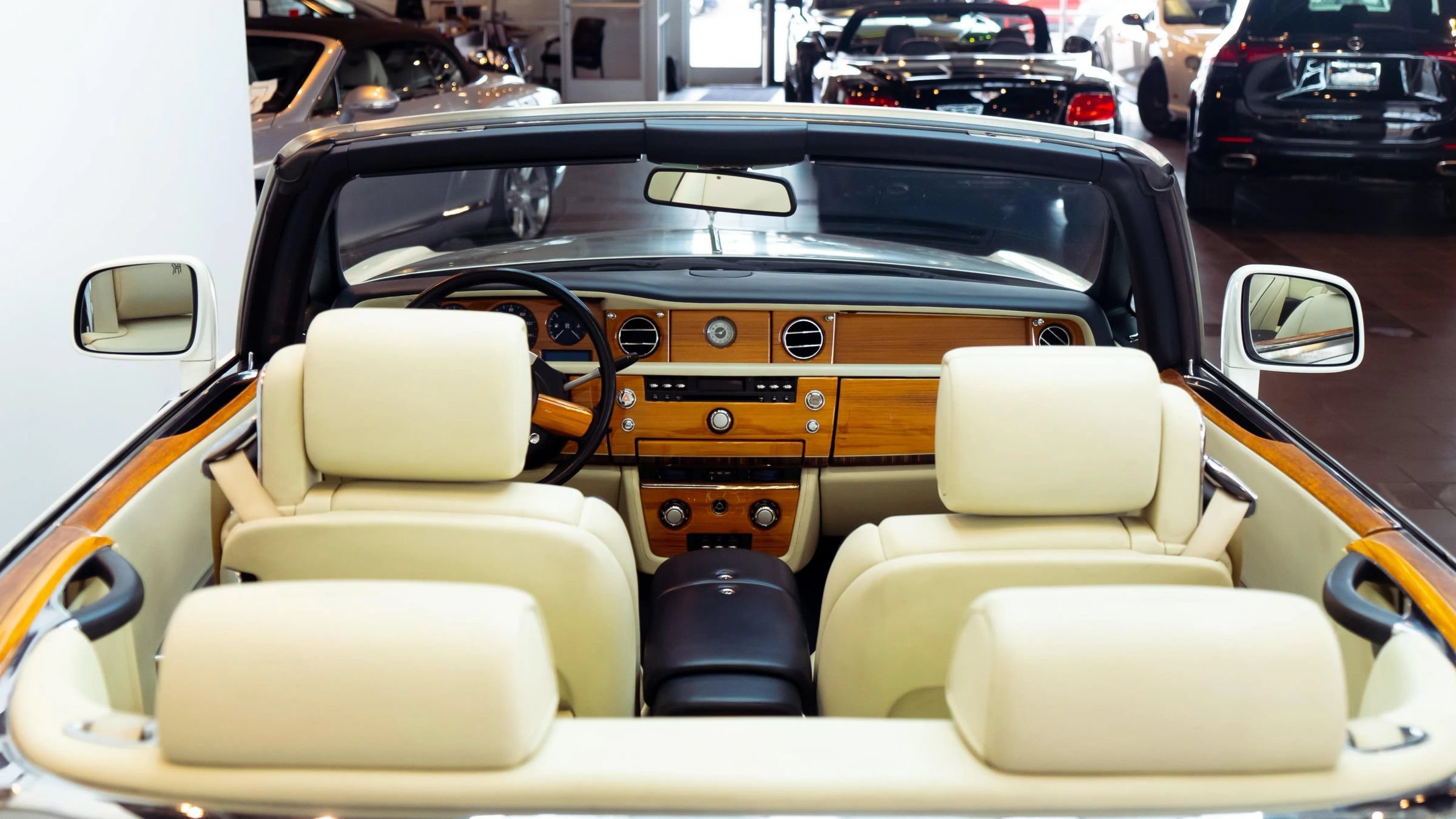 Used 2011 Rolls-Royce Phantom Drophead Coupe RWD image 19