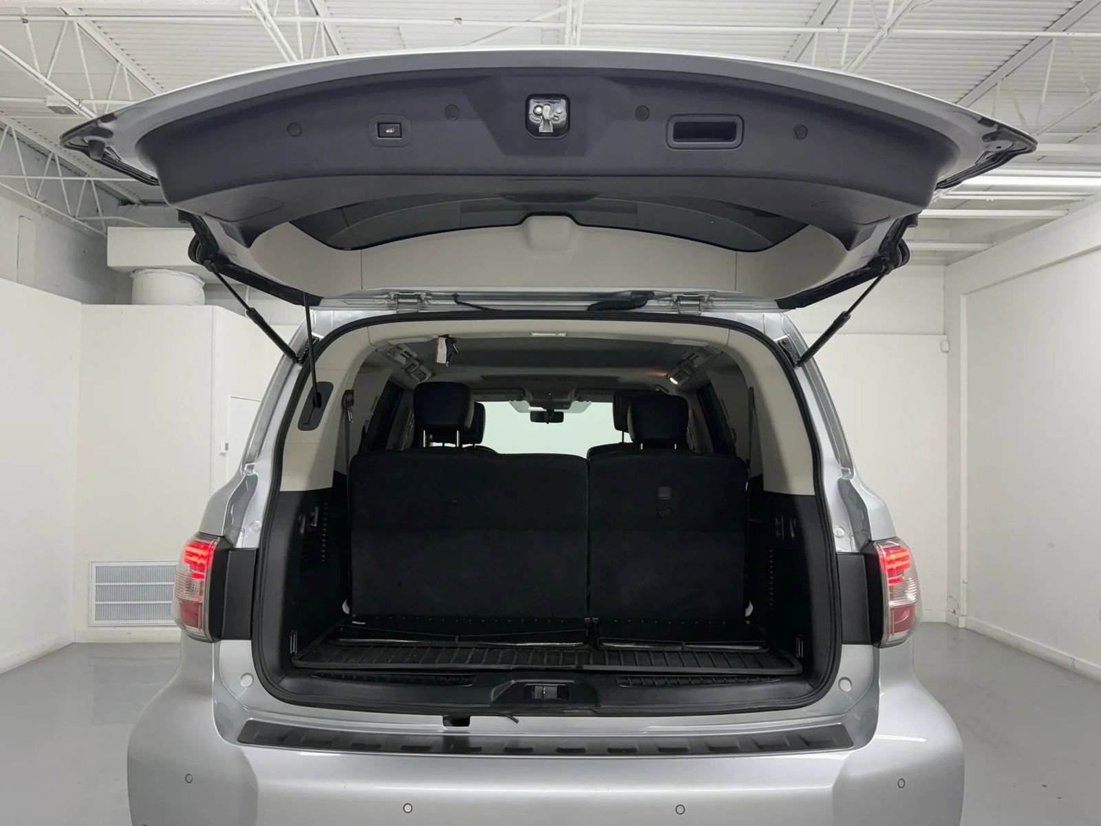 Used 2020 Nissan Armada Platinum w/ Captain's Chairs Package RWD image 41