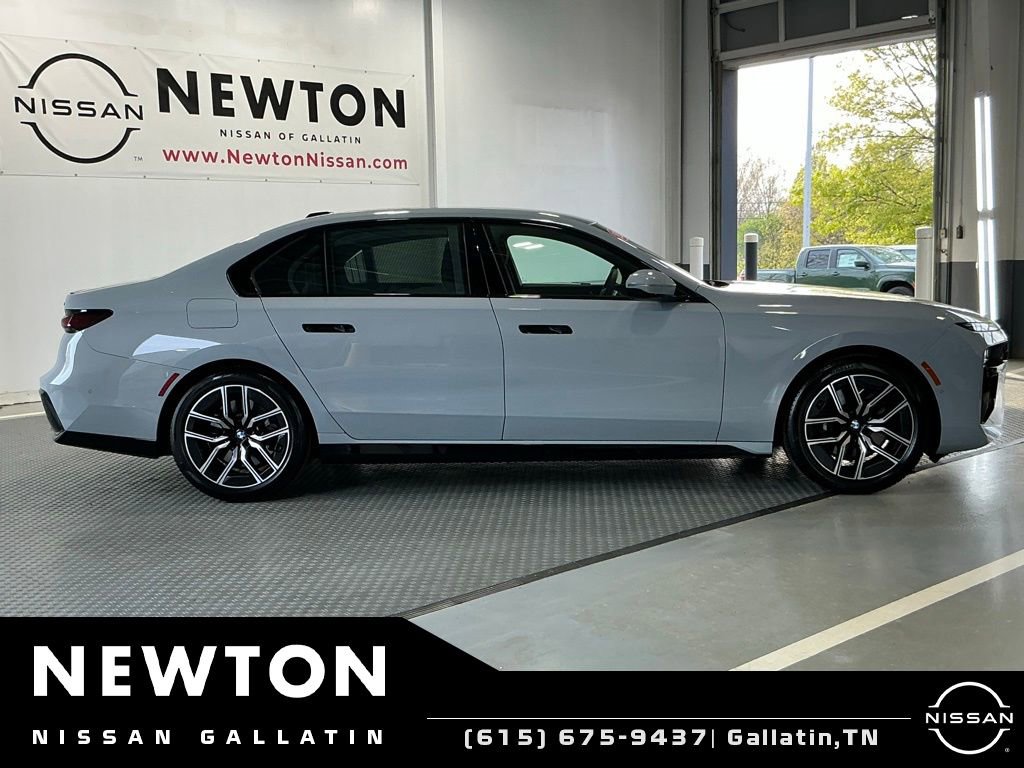 Used 2026 BMW 740i xDrive AWD/4WD image 32