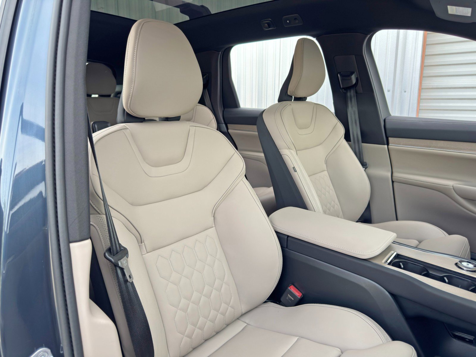 Used 2025 Volvo EX90 Ultra AWD/4WD image 36