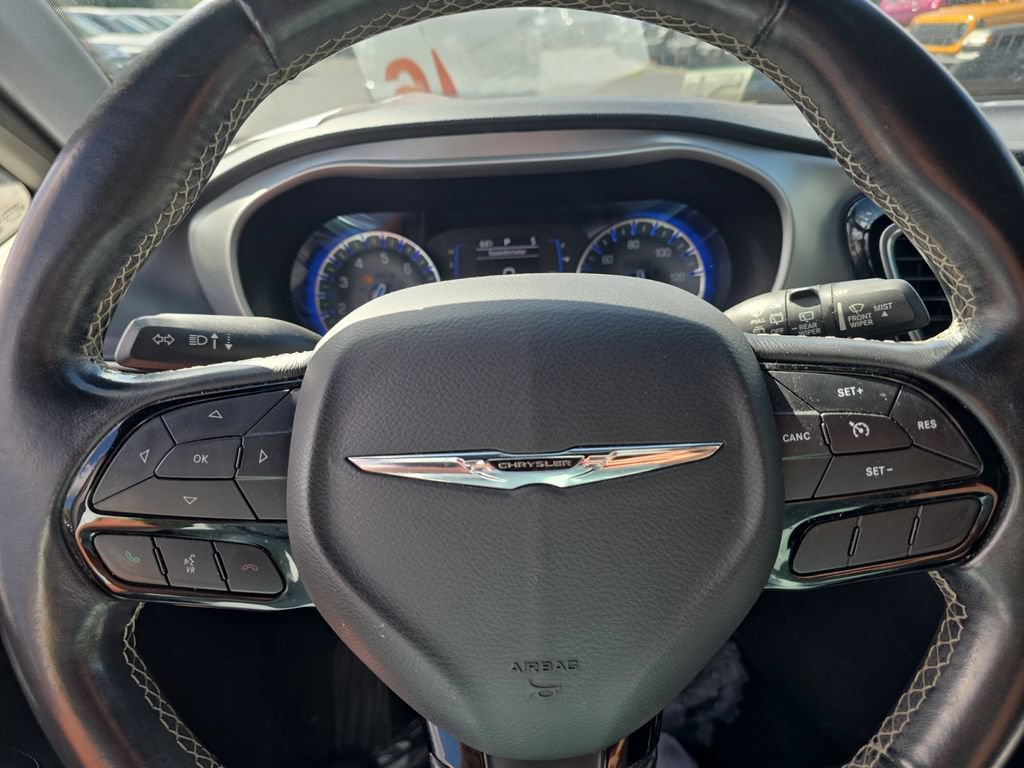 Used 2020 Chrysler Pacifica Touring w/ S Appearance Package FWD image 15