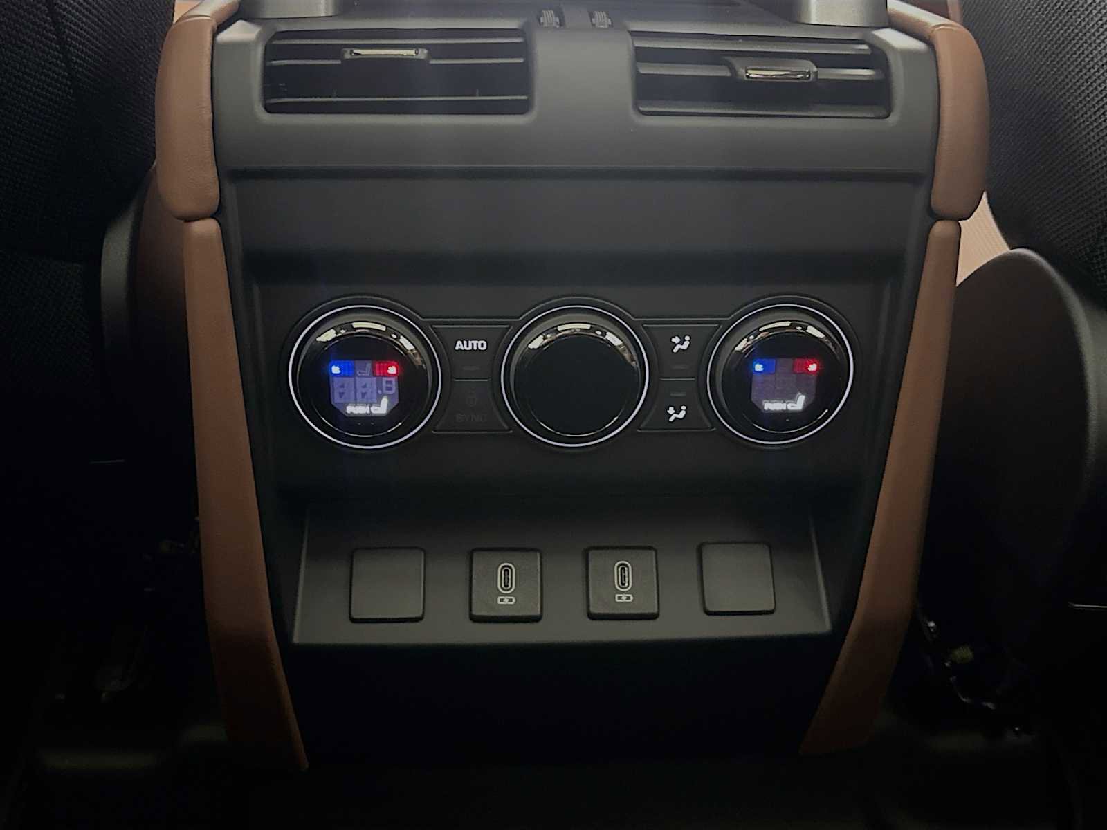 New 2026 Land Rover Defender 110 OCTA image 25