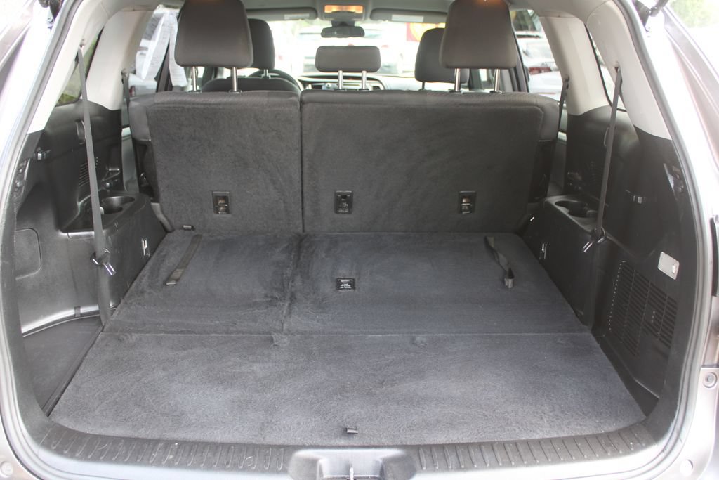 Used 2019 Toyota Highlander LE FWD image 10