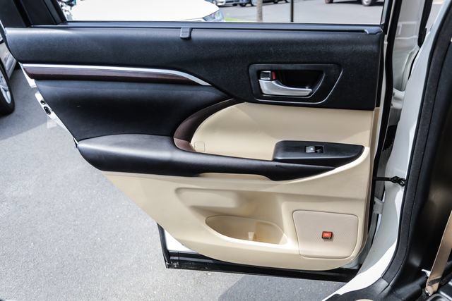 Used 2016 Toyota Highlander Limited FWD image 47