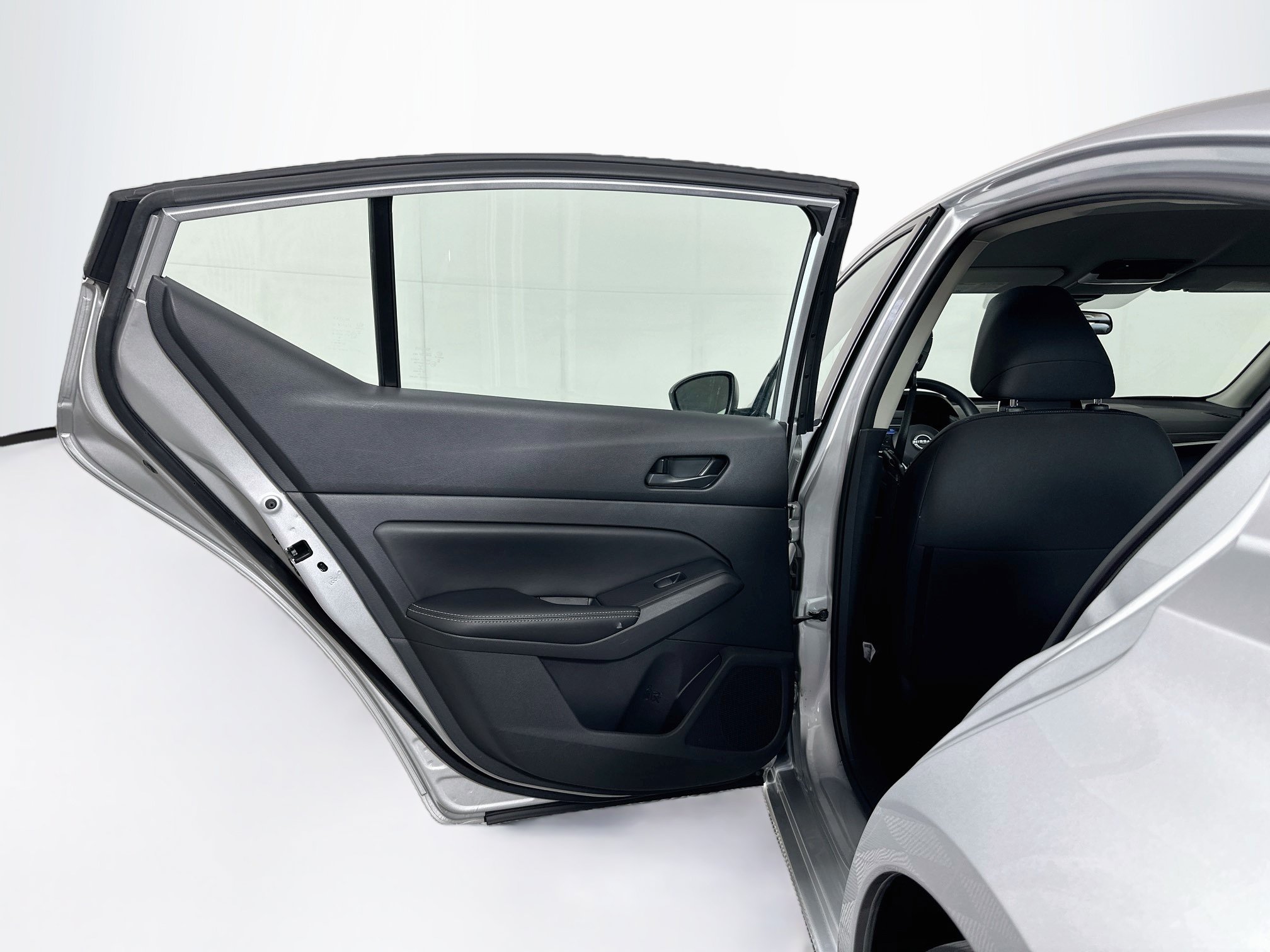 Used 2024 Nissan Altima 2.5 SV FWD image 25
